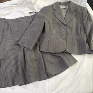 Vintage Tahari ASL Lightweight Grey Pinstripe Skirt Suit 8P EUC